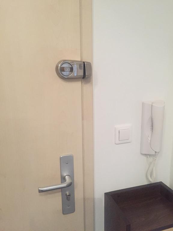 Modern Apartment With 2 Bedrooms كارلوفي فاري المظهر الخارجي الصورة