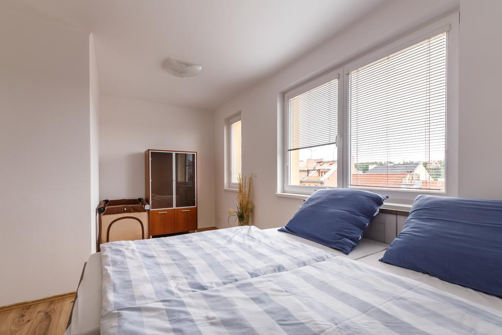 Modern Apartment With 2 Bedrooms كارلوفي فاري المظهر الخارجي الصورة