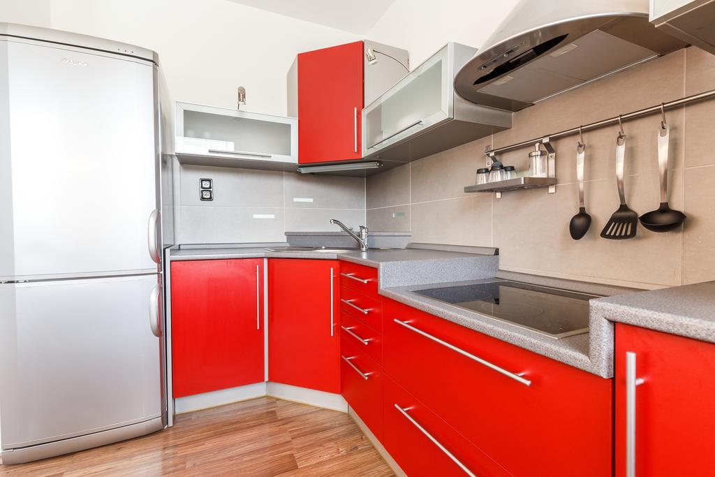Modern Apartment With 2 Bedrooms كارلوفي فاري المظهر الخارجي الصورة