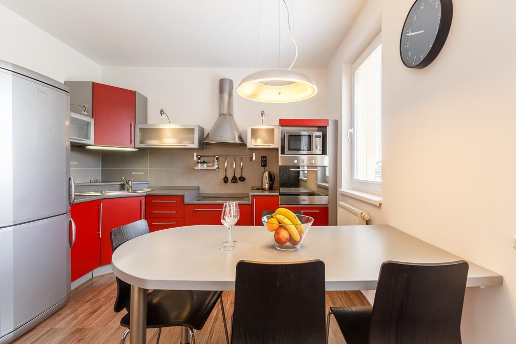 Modern Apartment With 2 Bedrooms كارلوفي فاري المظهر الخارجي الصورة