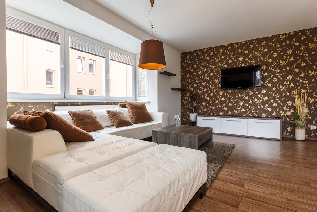 Modern Apartment With 2 Bedrooms كارلوفي فاري المظهر الخارجي الصورة
